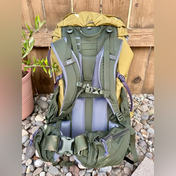 REI Co-op Women's Backpack in Olive and Purple - Picture 4 of 5